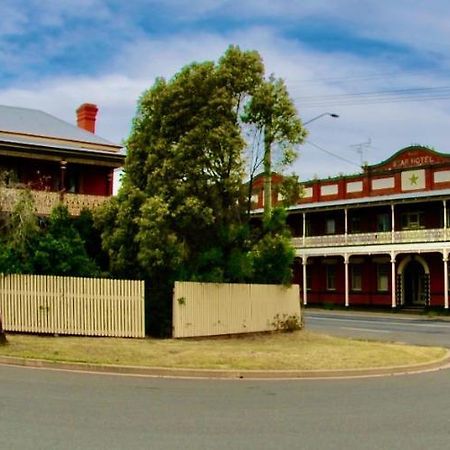 Historic Star Lodge And Station Masters House Narrandera Extérieur photo
