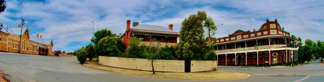 Historic Star Lodge And Station Masters House Narrandera Extérieur photo