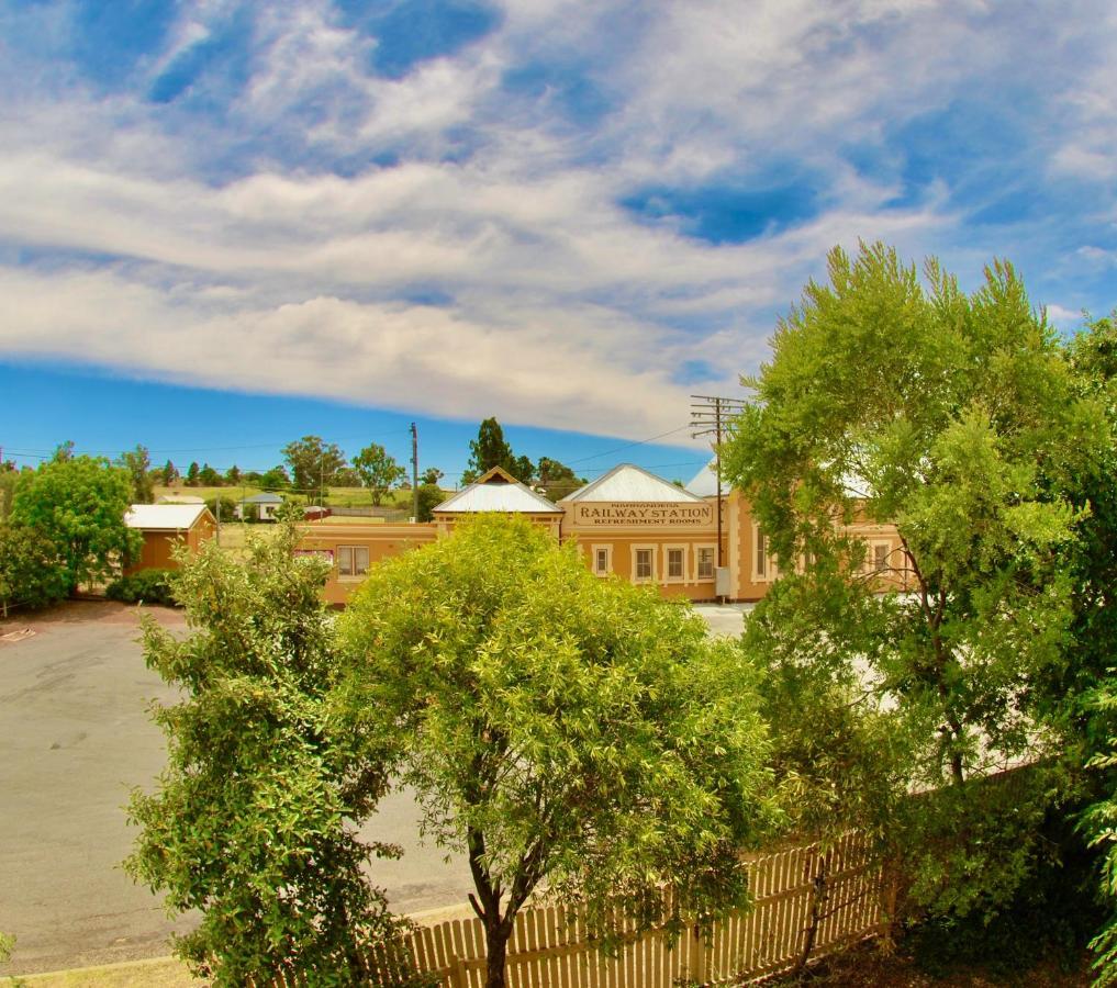 Historic Star Lodge And Station Masters House Narrandera Extérieur photo