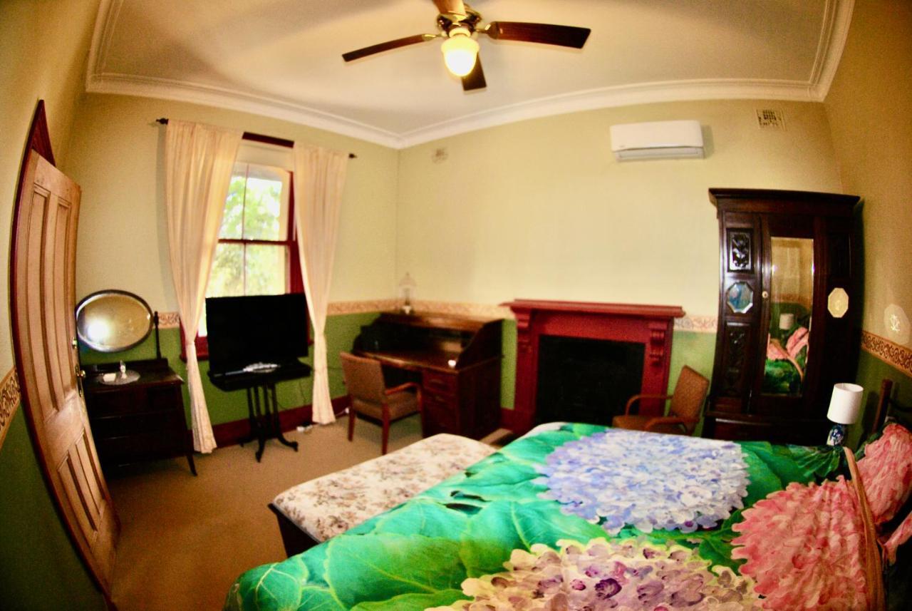 Historic Star Lodge And Station Masters House Narrandera Chambre photo
