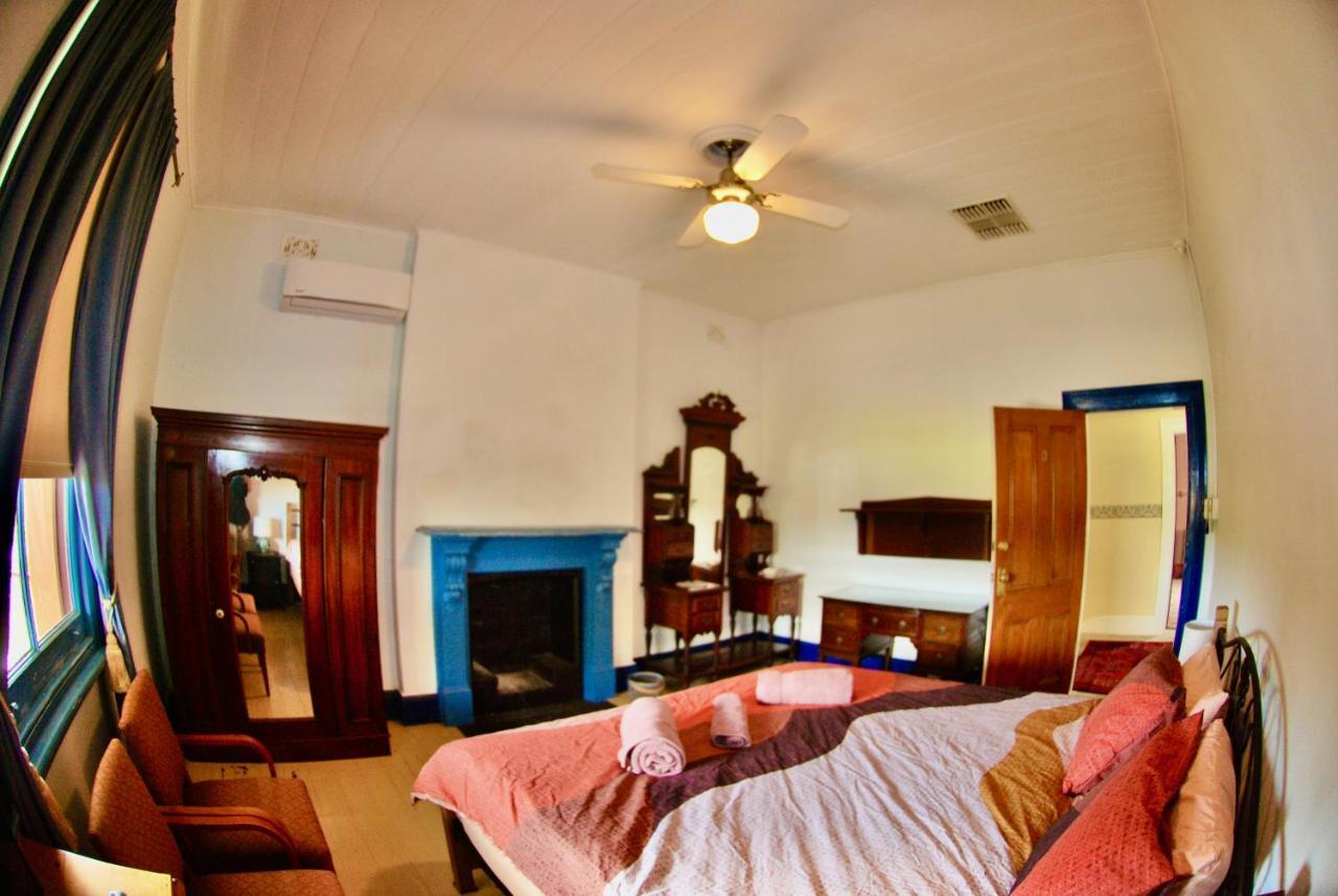 Historic Star Lodge And Station Masters House Narrandera Chambre photo