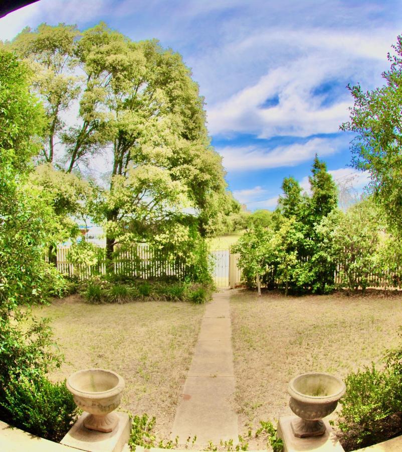 Historic Star Lodge And Station Masters House Narrandera Extérieur photo