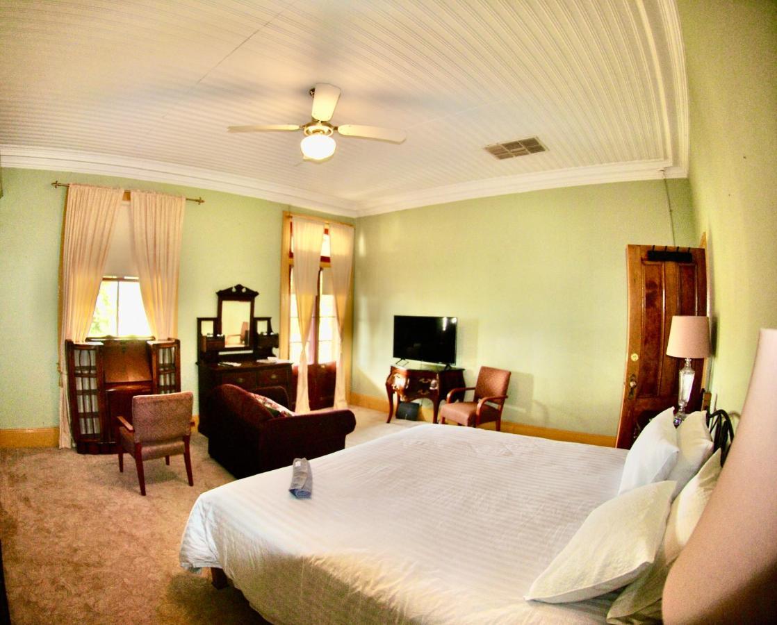 Historic Star Lodge And Station Masters House Narrandera Extérieur photo