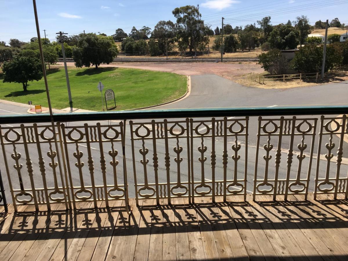 Historic Star Lodge And Station Masters House Narrandera Extérieur photo
