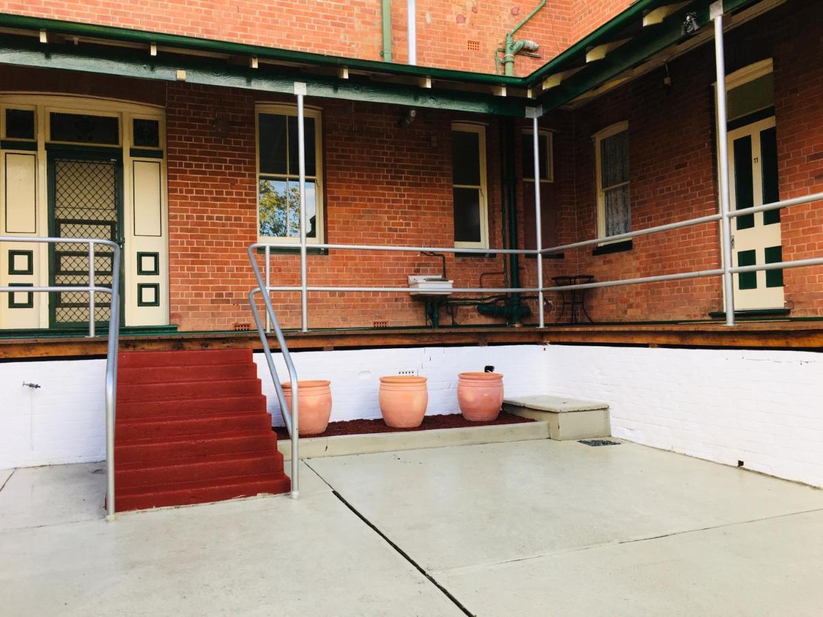Historic Star Lodge And Station Masters House Narrandera Extérieur photo