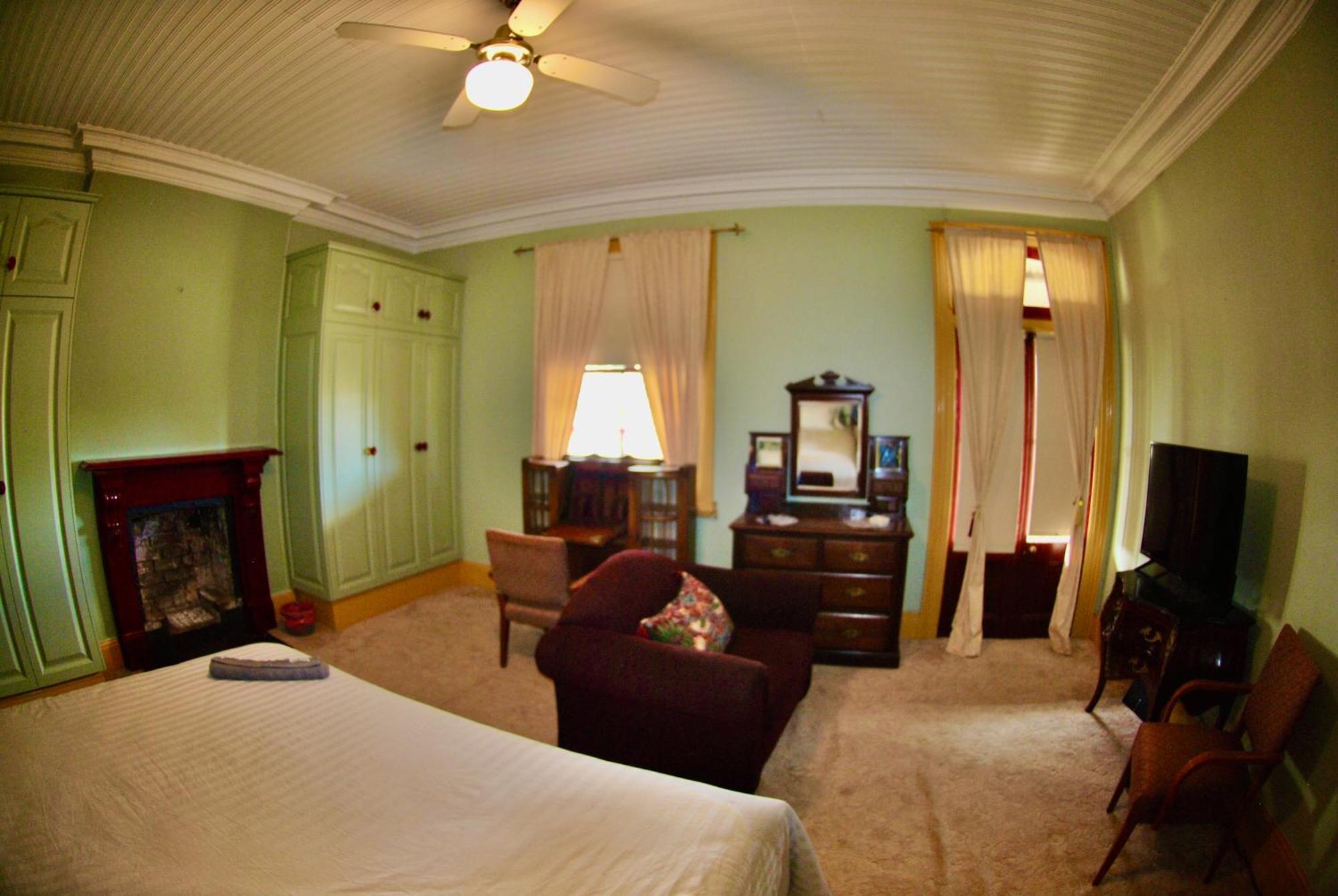 Historic Star Lodge And Station Masters House Narrandera Chambre photo