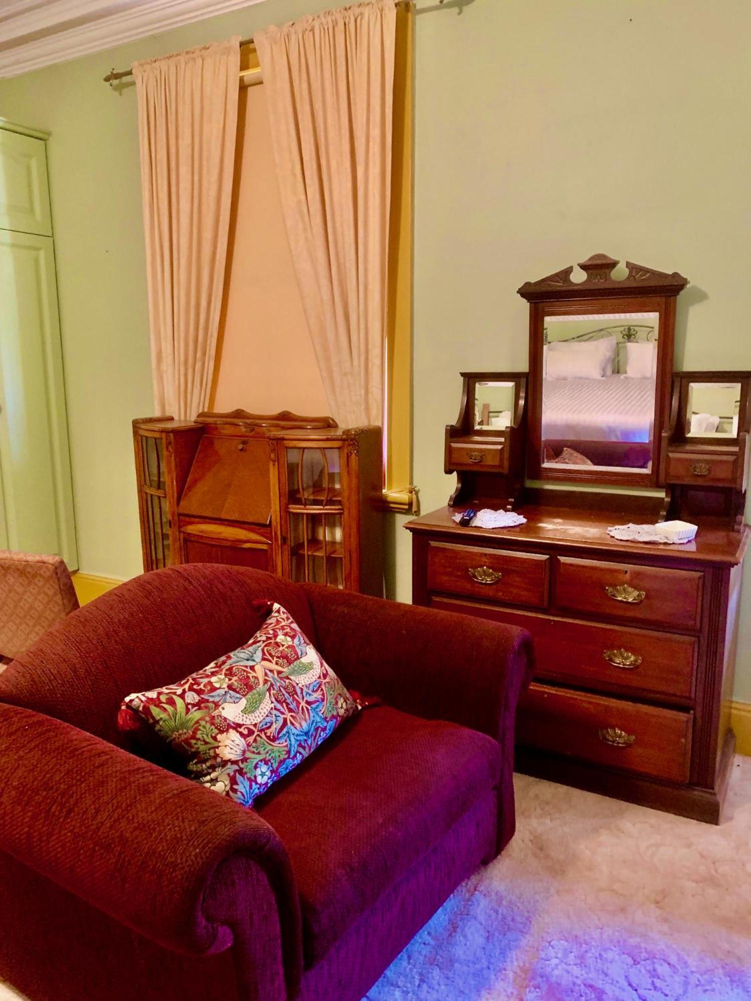 Historic Star Lodge And Station Masters House Narrandera Chambre photo