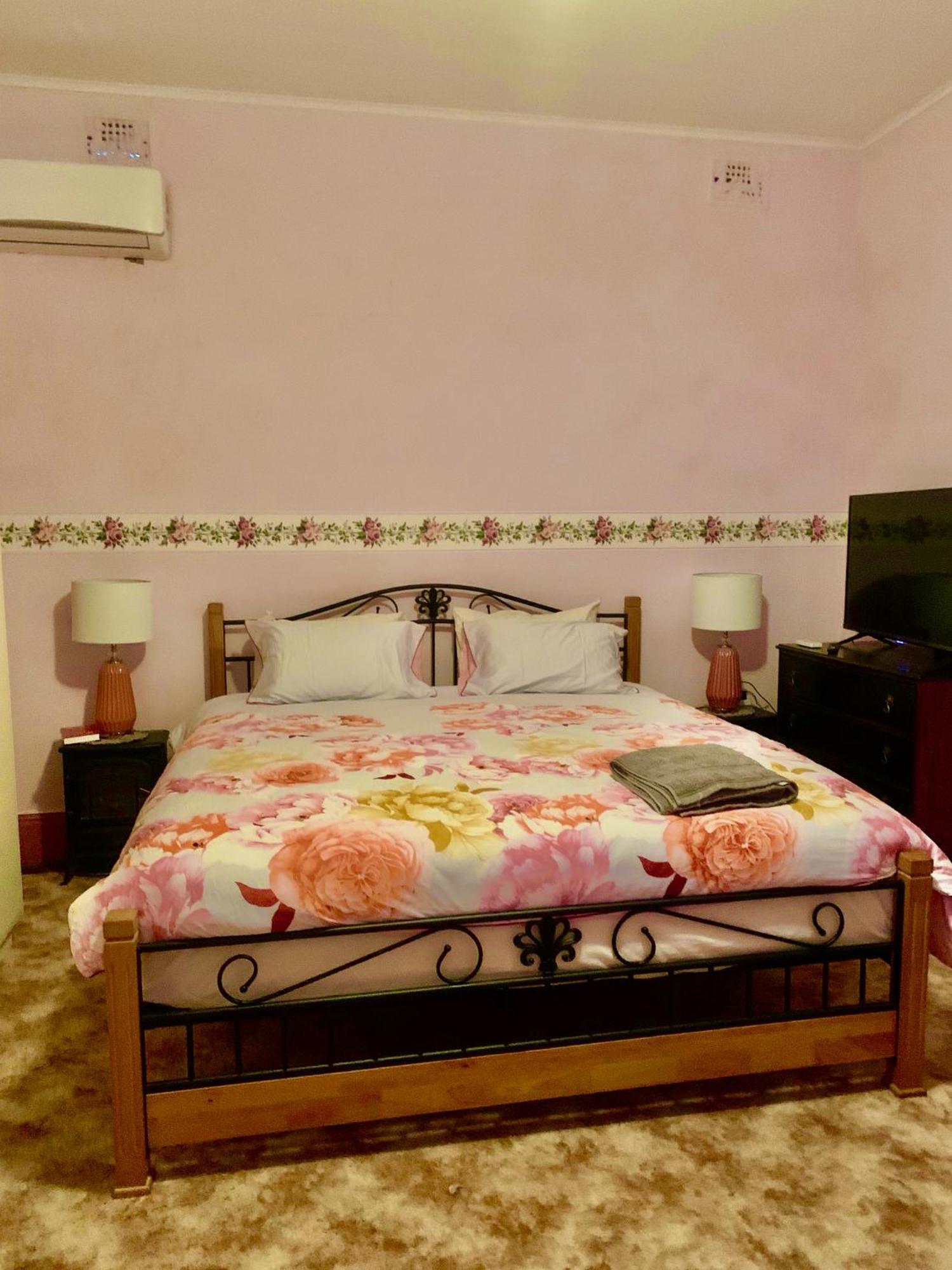 Historic Star Lodge And Station Masters House Narrandera Chambre photo